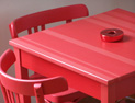 mesa y sillas pintadas